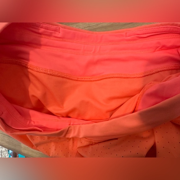 Lululemon Final Lap Short (2.5") Pop Orange Sz 6 - Picture 6 of 9